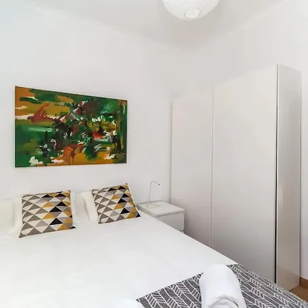 公寓 Spacious In With Parking Included 埃斯托利尔
