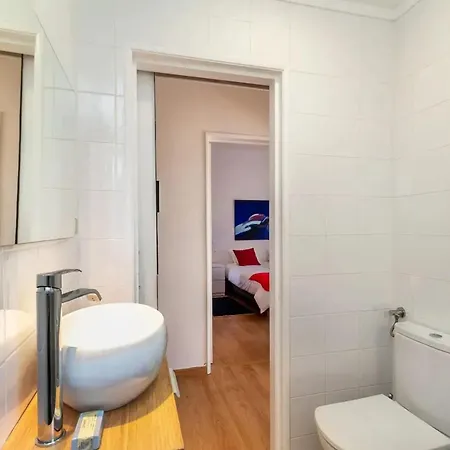 Spacious In With Parking Included 公寓 *