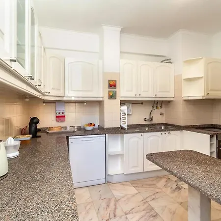 公寓 Spacious In With Parking Included *